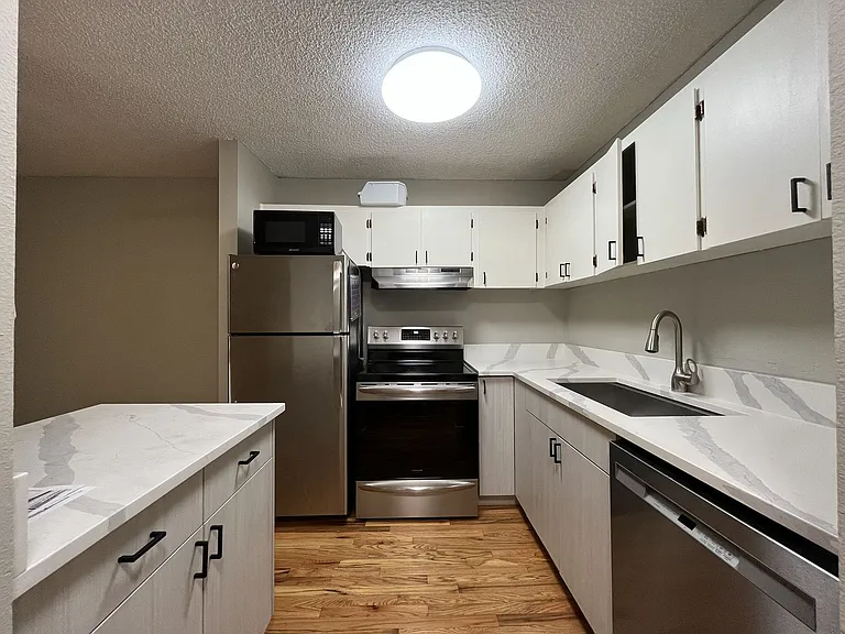 15827 NE Glisan St #1 — Photo 6