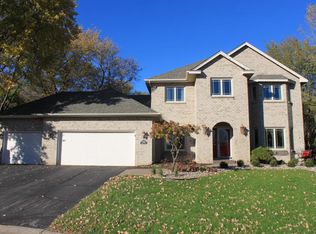 9980 Applewood Cir, Eden Prairie, MN 55347