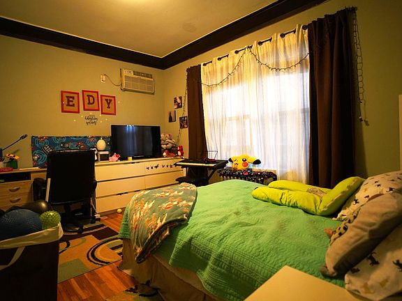 5th image of 4306 N Laramie Ave #1