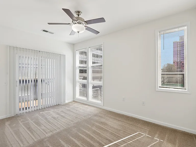 Catherine 36 Apartments — Photo 17