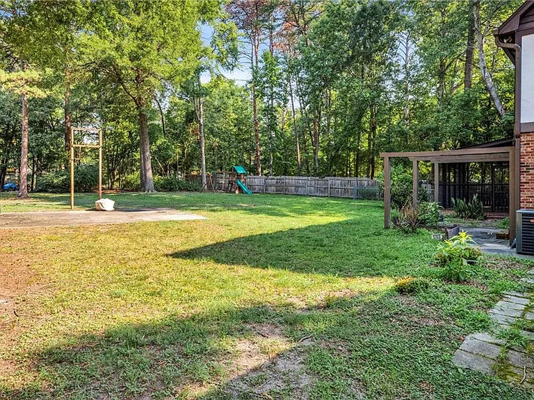 4103 Oak Hollow Dr — Photo 36