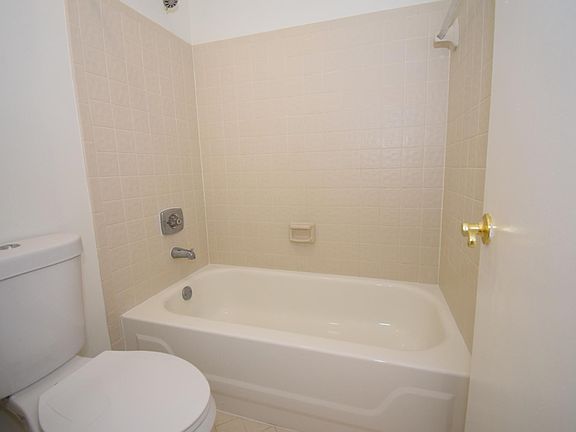 3rd image of 4328 Carambola Cir N