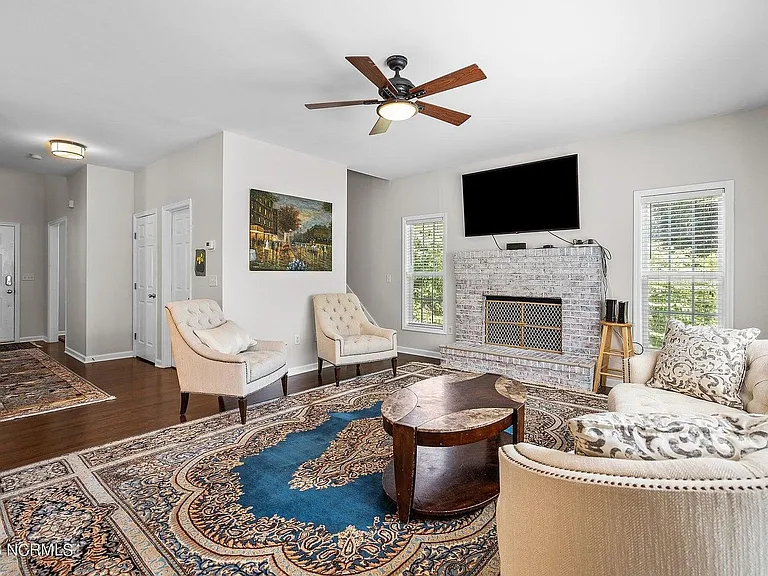 1010 Meridian Dr — Photo 10