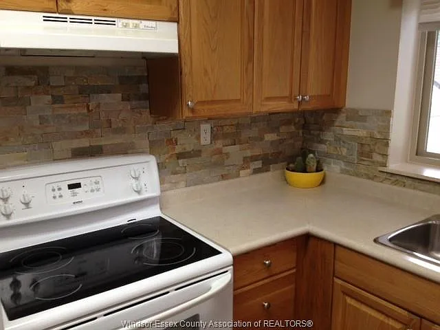 1819 Byng Rd — Photo 13