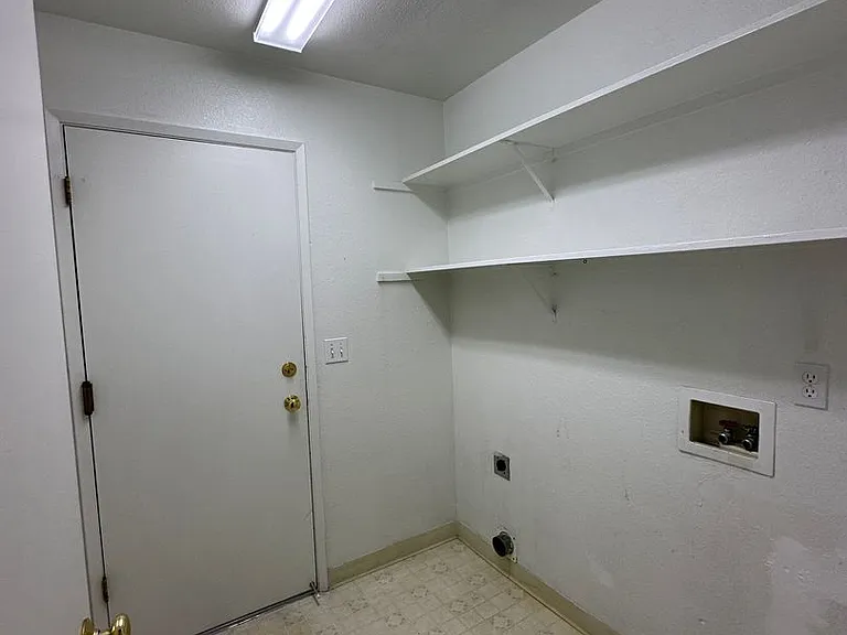 1213 Lawton Ct — Photo 21
