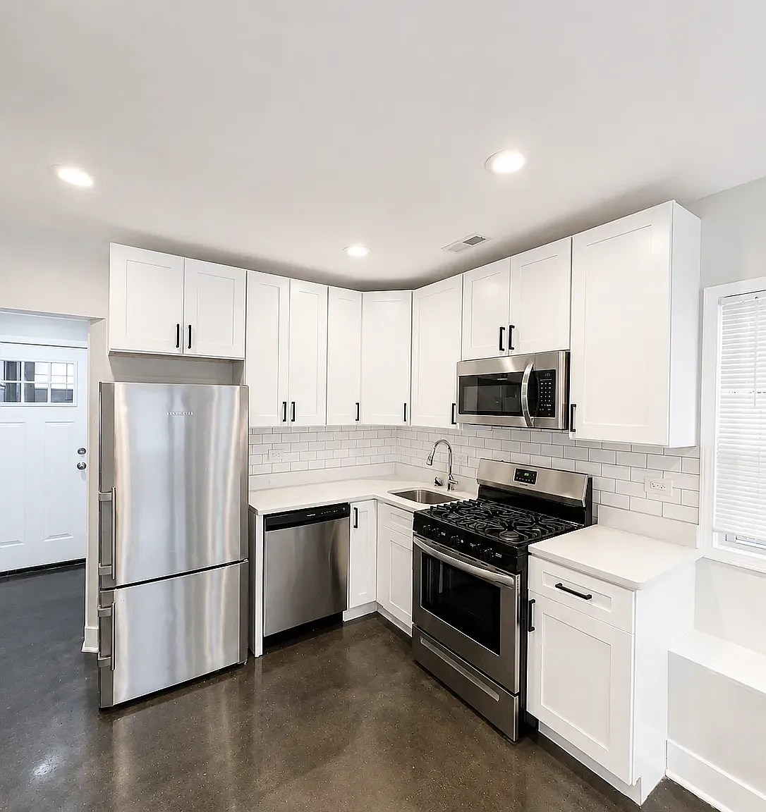 2 bed, 950 sqft, $2,000 — Photo 1