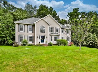 6 Hitching Post Ln, Salem, NH 03079