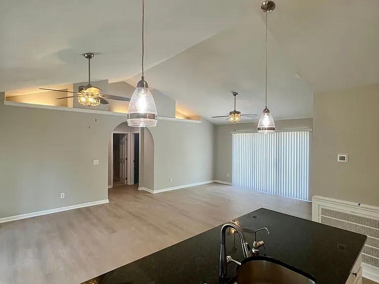2409 Sunburst Ct — Photo 8