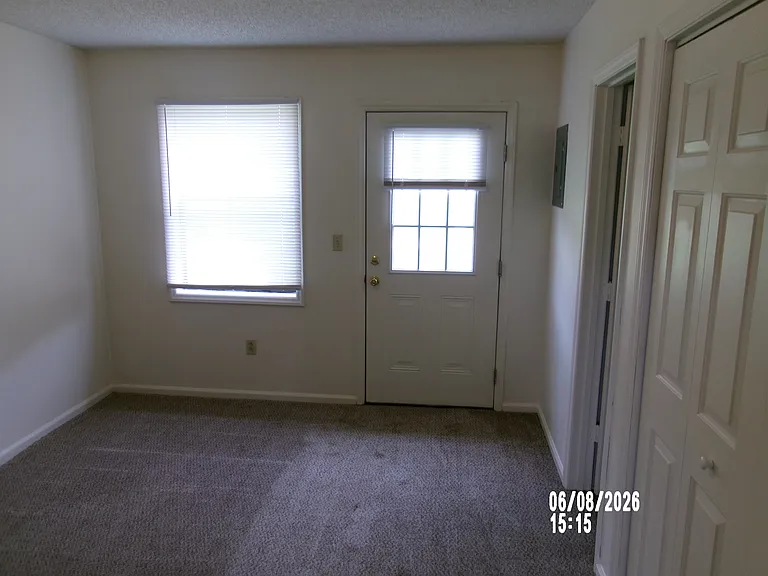 733 9th Ave NE #733 — Photo 5