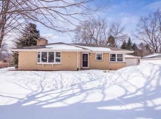 1734 S Craftsman Dr, New Berlin, WI 53146