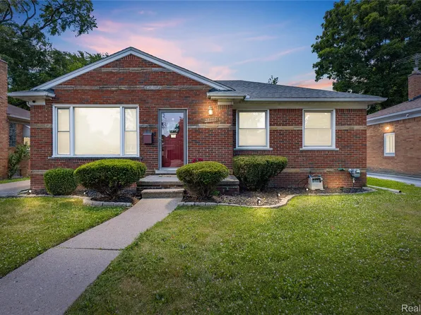 20300 Sunnyside St, Saint Clair Shores, MI 48080