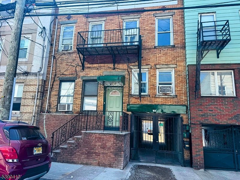 1st image of 203 Oliver St