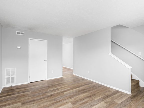 2nd image of 2560-2566 Sandbury Blvd