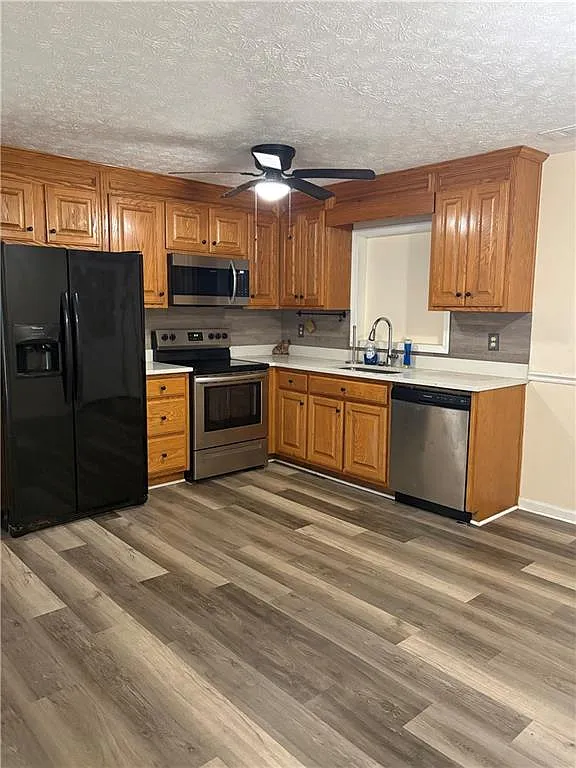 4 bed, 3.0 bath, 1800 sqft, $2,200 — Photo 2