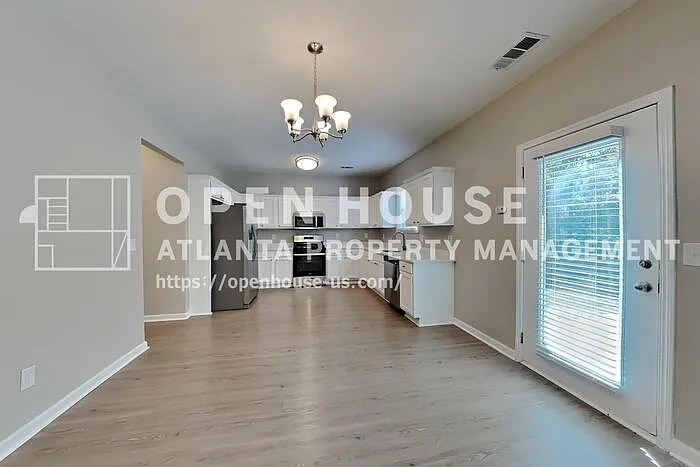 4 bed, 2.5 bath, 1992 sqft, $2,250 — Photo 4