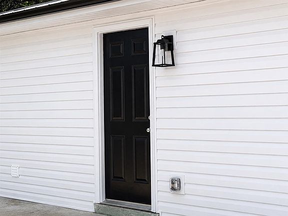 4th image of 112 Clinton St