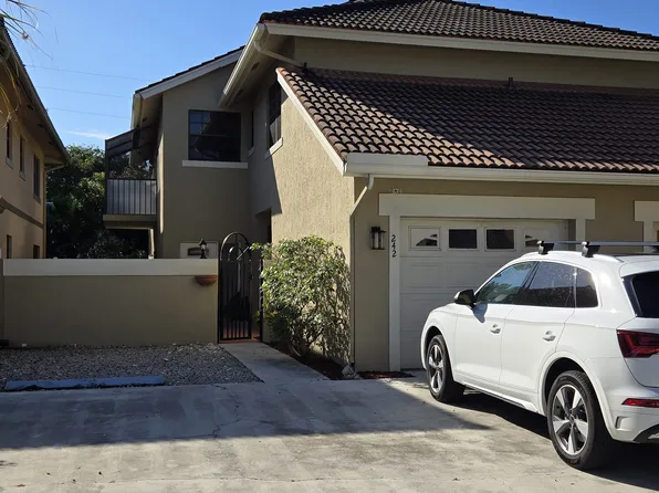 242 Avenue L, Delray Beach, FL 33483