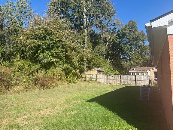 4th image of 105 Brushwood Ct
