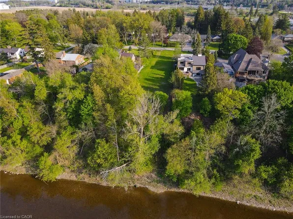138 Riverbank Dr, Cambridge, ON N3H 4R6