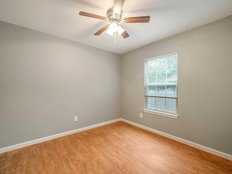 16336 Edgemere Dr — Photo 15