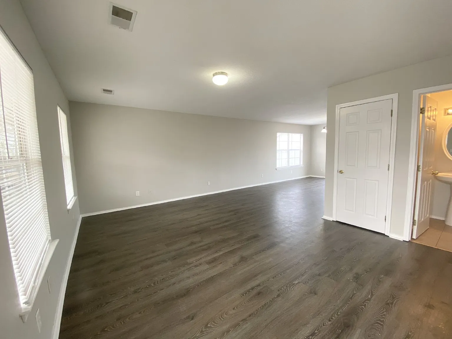 3 bed, 2.5 bath, 1320 sqft, $2,125 — Photo 3