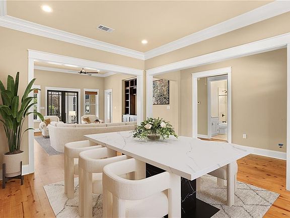 3rd image of 1358 Burbank Dr