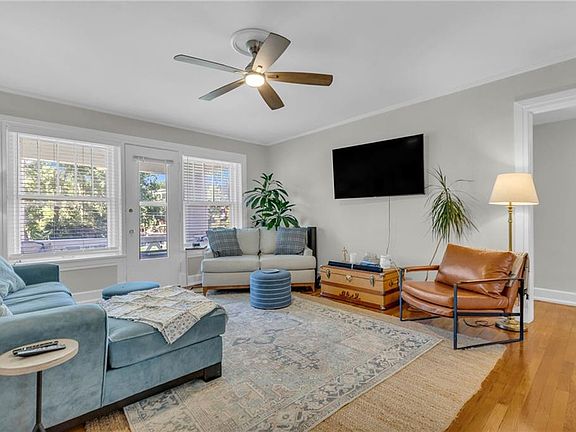 2nd image of 404 E 43rd St APT 2W