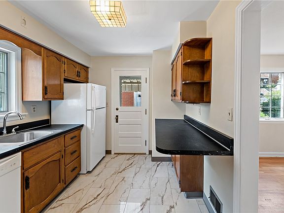 5th image of 2027 Jacob St