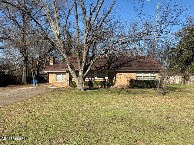 1st image of 923 Lynn Ave