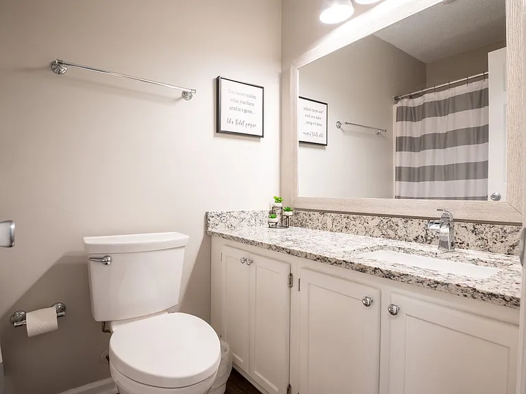 907 Brewster Ln — Photo 12