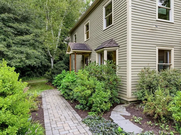 16 Birch Ln, Northampton, MA 01062