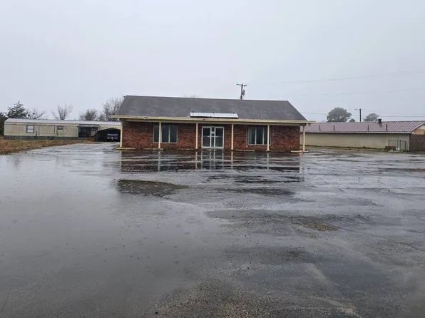 3104 E Jackson St, Hugo, OK 74743