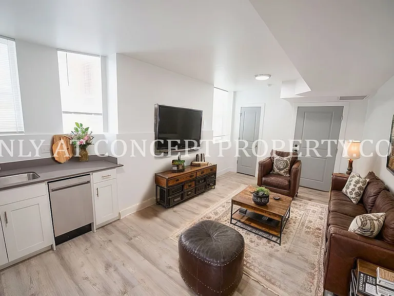 First Avenue Flats — Photo 3