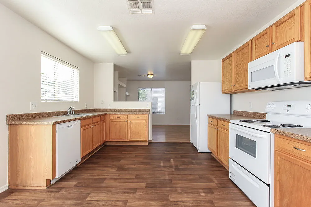 4 bed, 2.5 bath, 1862 sqft, $2,230 — Photo 4