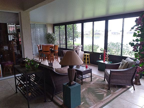 5th image of 698 Shorehaven Dr