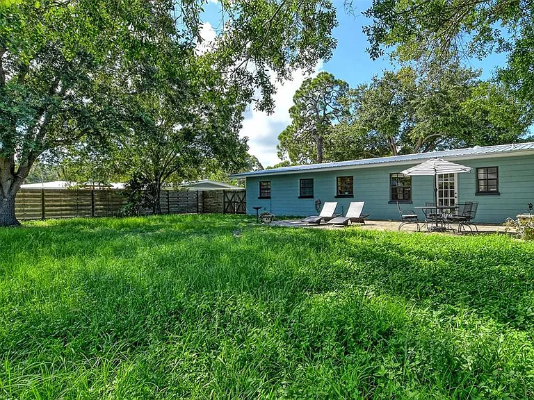 2309 Lynn St — Photo 32