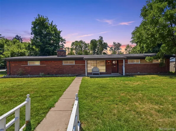 1640 Beverly Blvd, Walled Lake, MI 48390