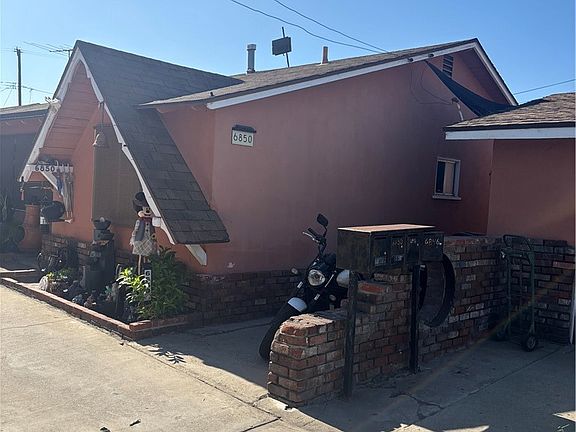 3rd image of 6848 Colmar Ave