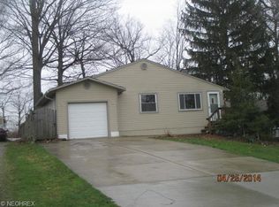 8944 Woodridge Ln, Mentor, OH 44060