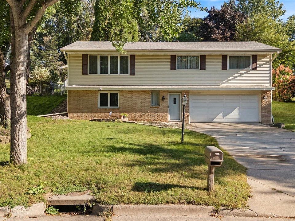 1st image of 1989 N Park Dr