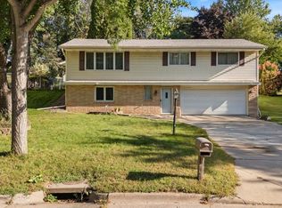 1989 N Park Dr, Saint Paul, MN 55119