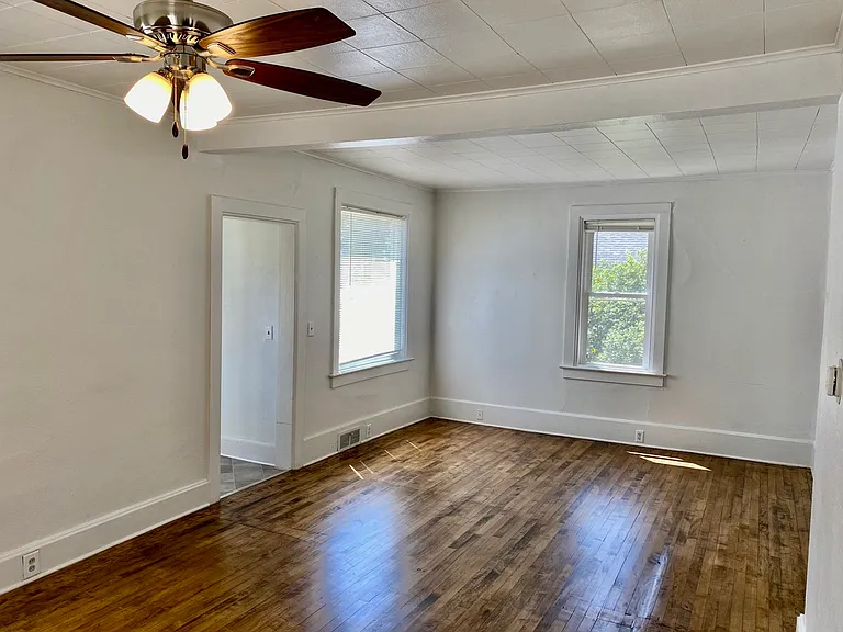 223 W Marion St — Photo 5