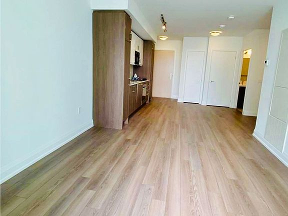 3rd image of 77 Mutual St #2901