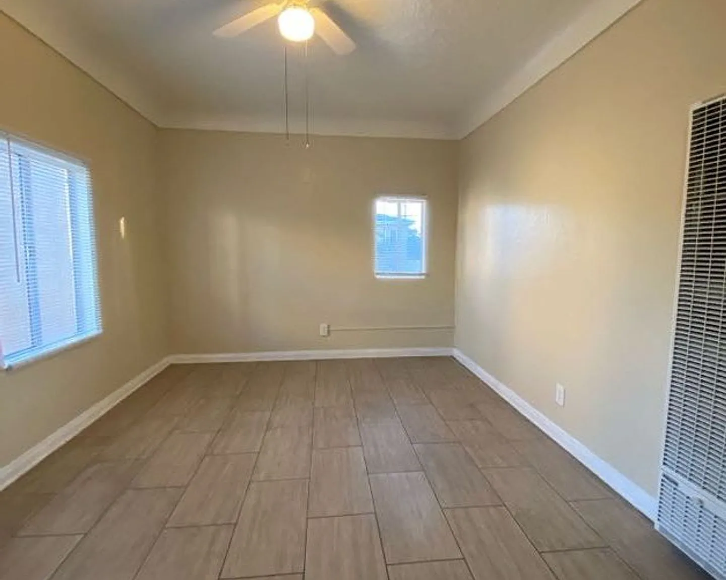 2033 Cedar Ave — Photo 4