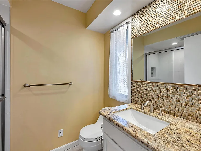 4 W Harbor Dr — Photo 33