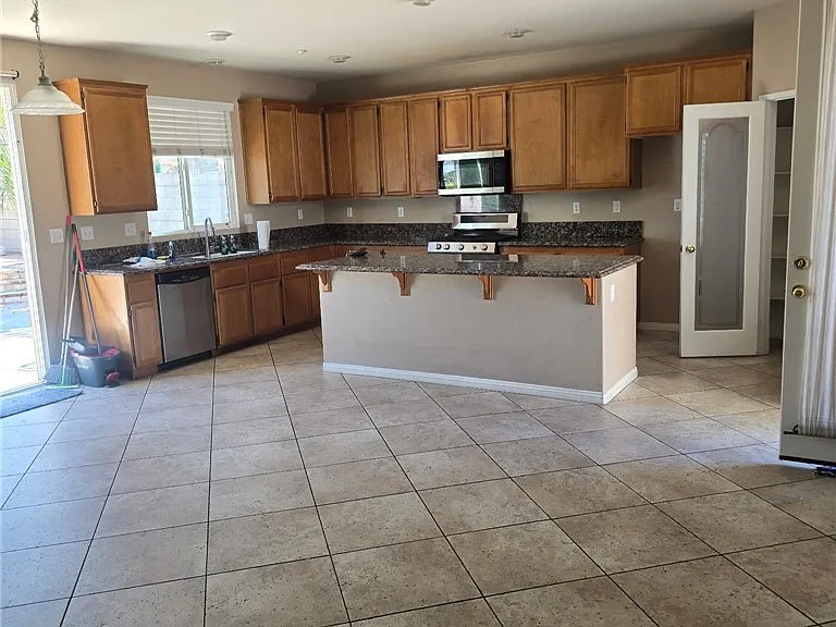 15179 Cerritos St — Photo 2