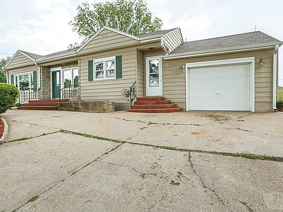 4th image of 205 S Eyberg Ave