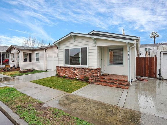 2nd image of 209 4th St