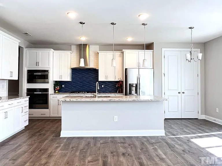 917 Haybeck Ln — Photo 2