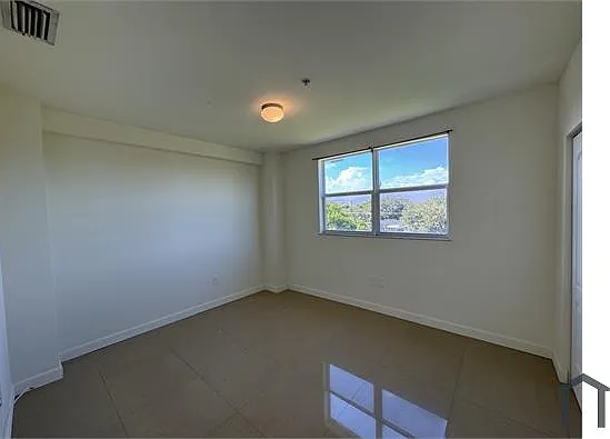 529 NE 62nd St #403 — Photo 7